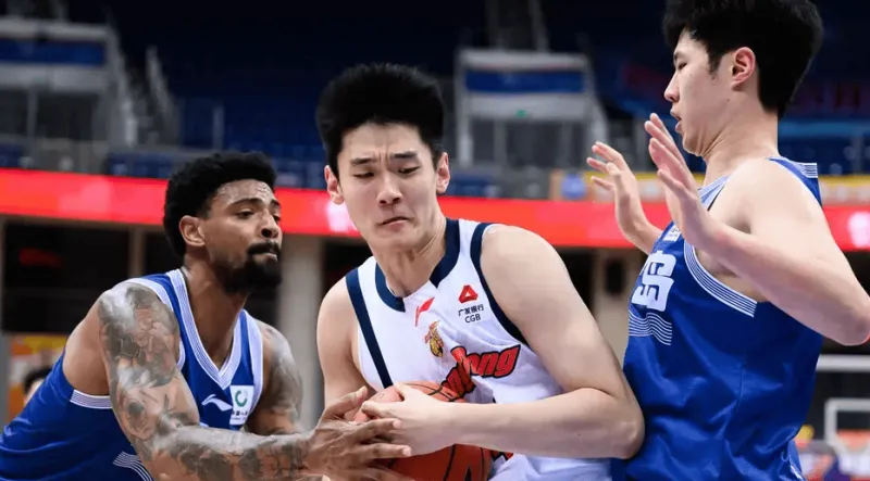 王洪泽生涯新高！8投7中狂砍22+8+4+2，攻防一体统治内线